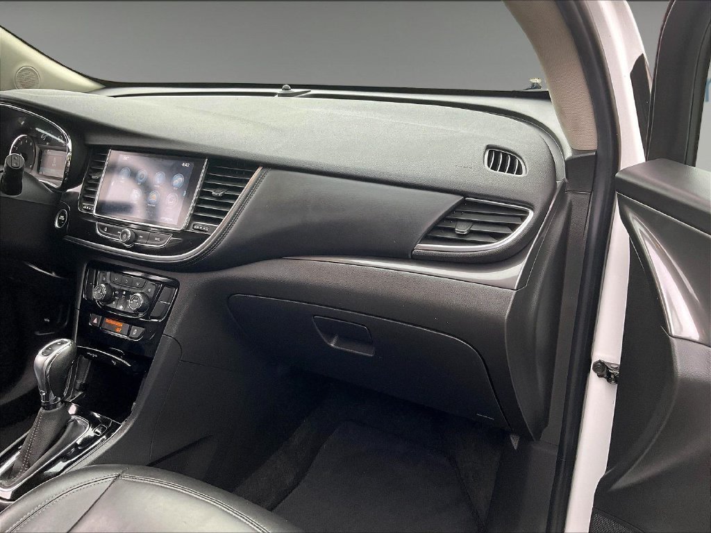 Used 2017 White Buick Essence image 13