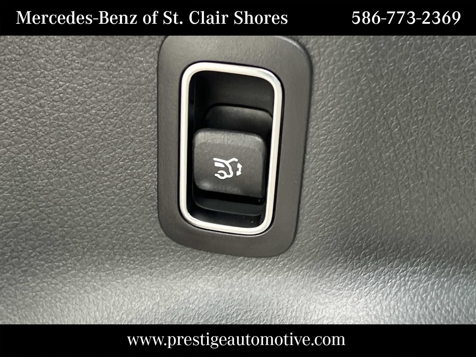 Used 2026 Black Mercedes-Benz GLB 250 image 22