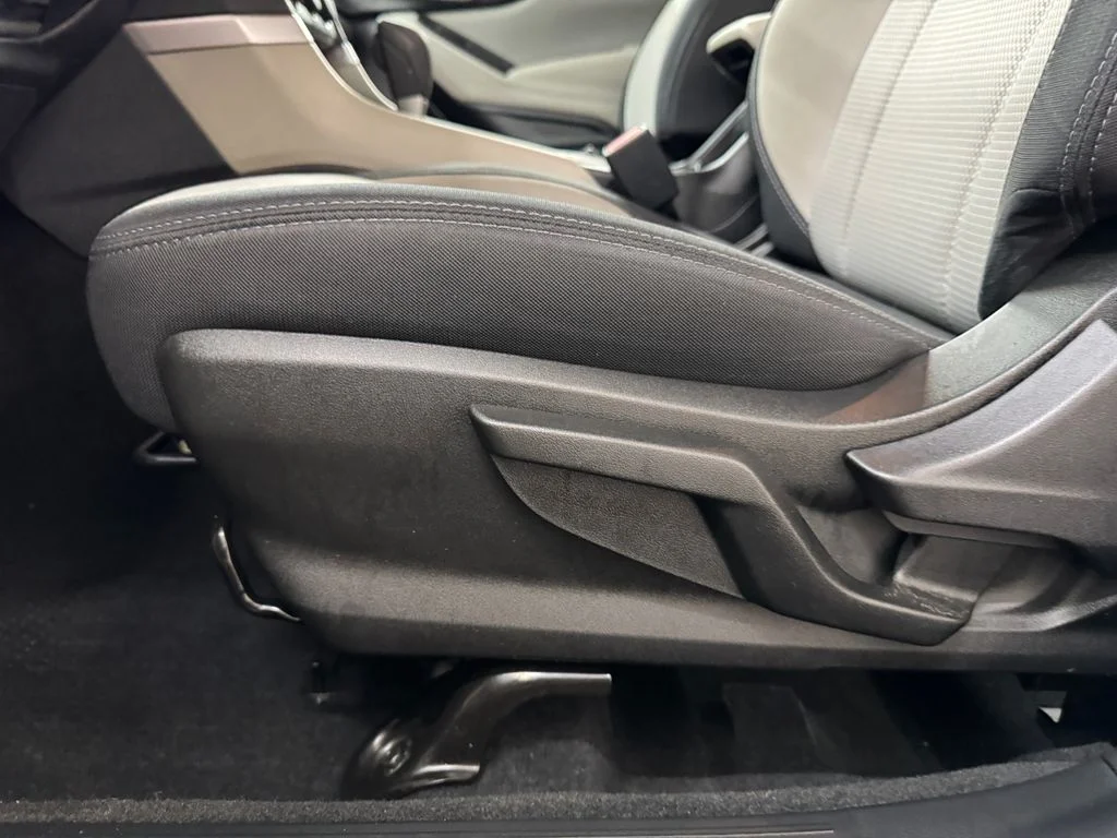 Used 2021 White Subaru Base image 15