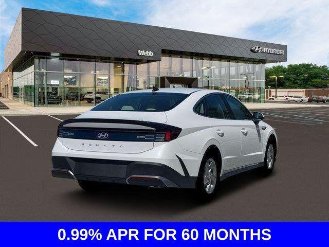 New 2026 White Hyundai SE image 15