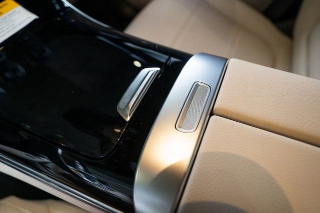 New 2026 Polar White Mercedes-Benz GLC 300 image 19