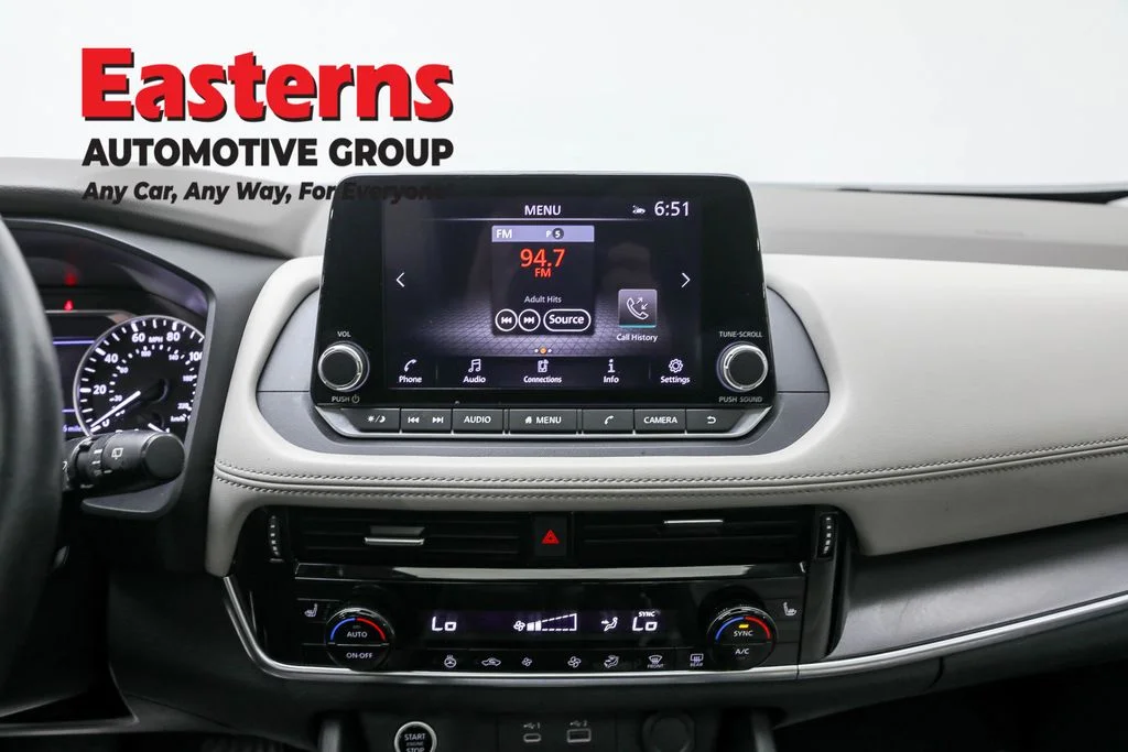 Used 2022 White Nissan SV image 12