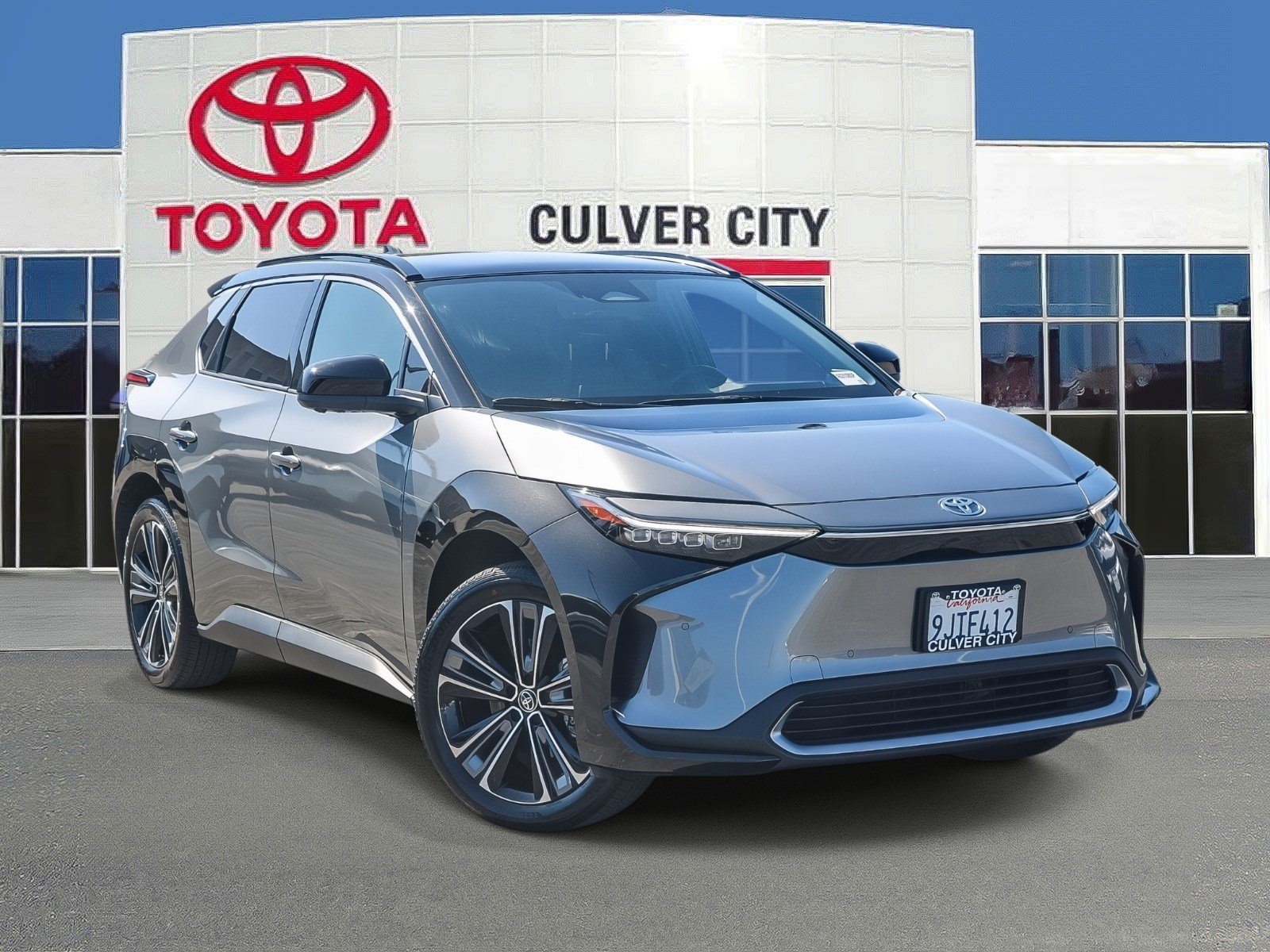 Used 2023 Heavy Metal w/Black Roof Toyota XLE image 1