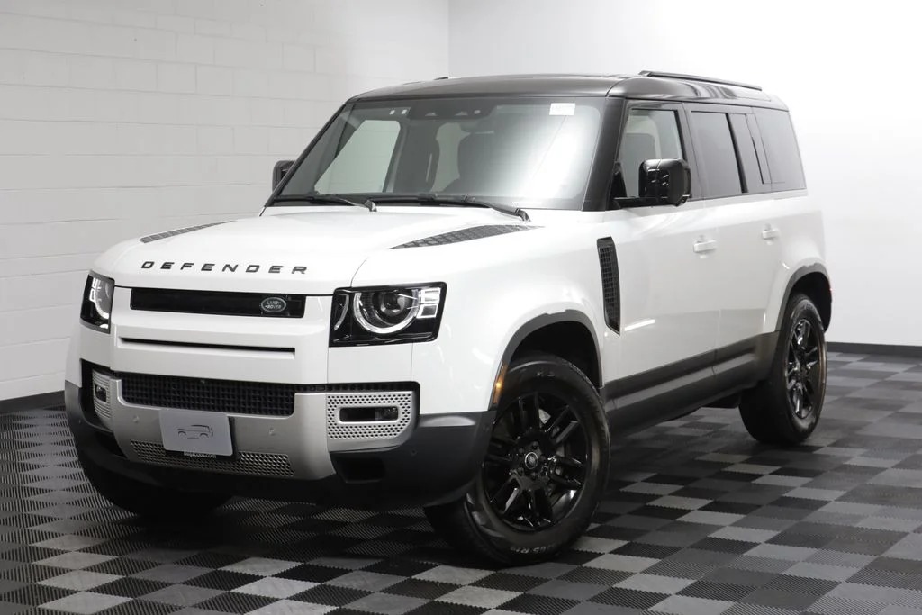 2025 Land Rover Defender 110 S P400's photo