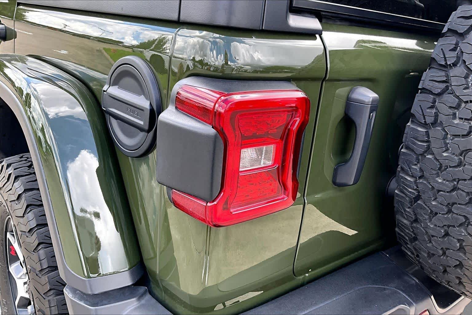Used 2023 Sarge Green Clearcoat Jeep Rubicon image 27