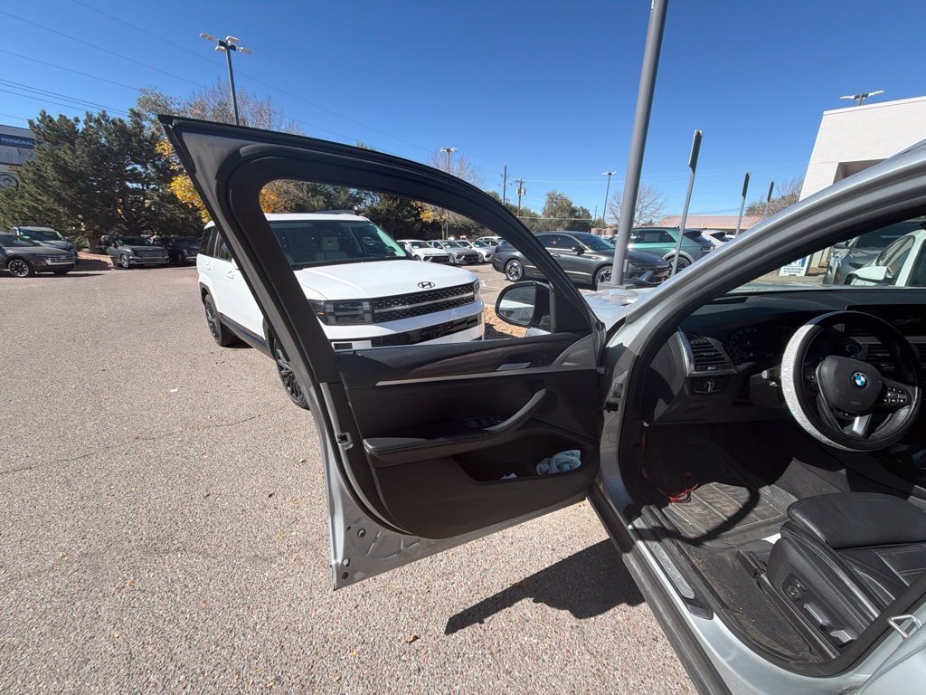 Used 2021 Silver BMW xDrive30i image 10