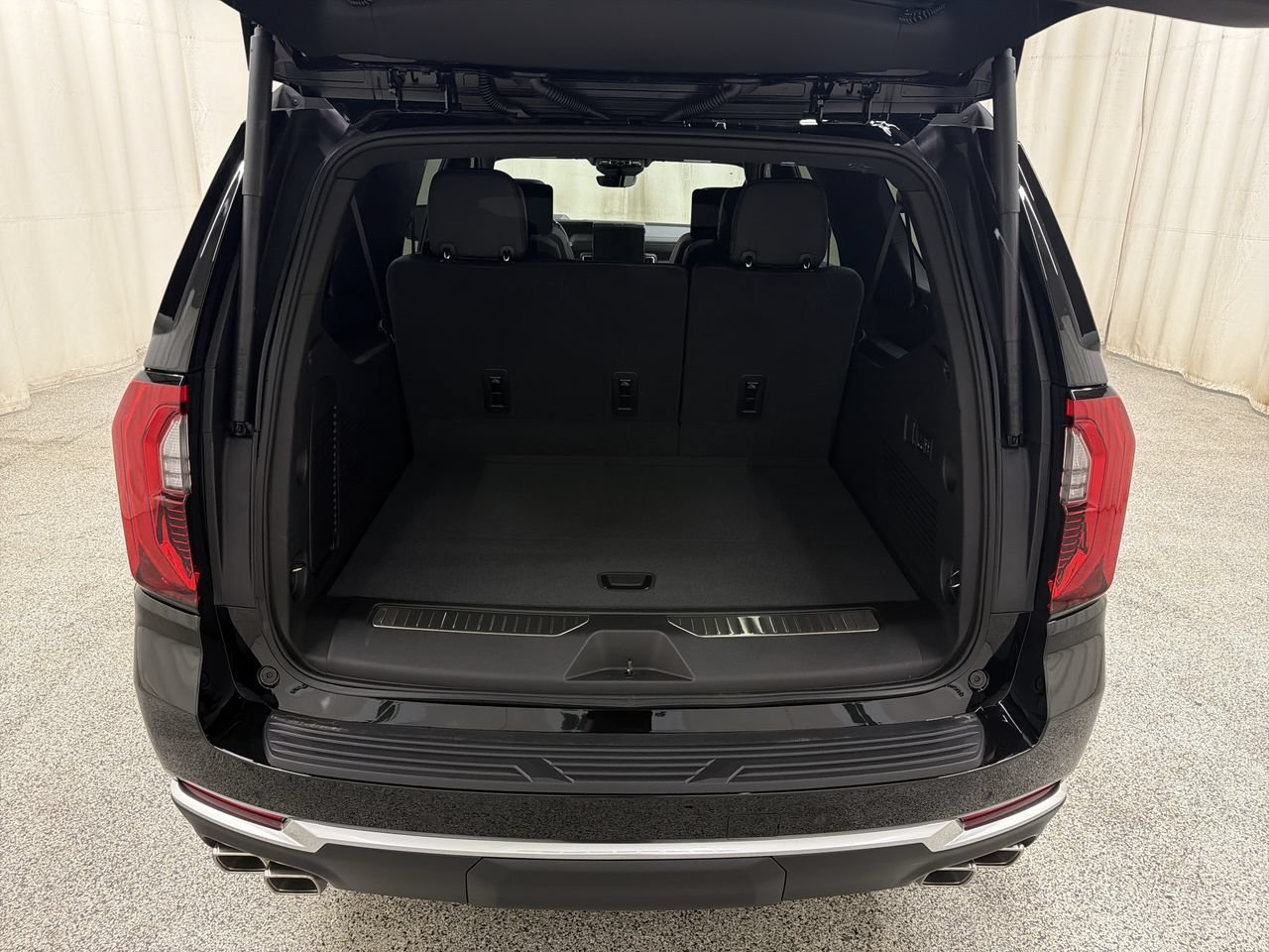 2027 GMC Yukon XL Denali - Photo 17