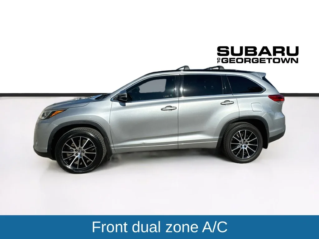 Used 2018 Silver Toyota SE image 4