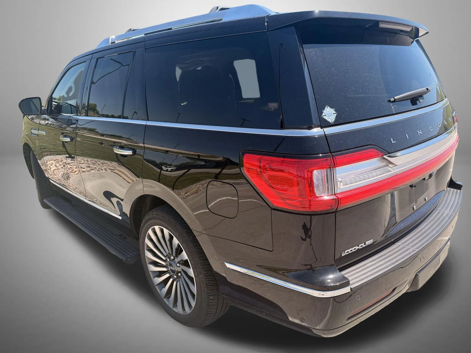 Used 2019 Black Lincoln Reserve image 4