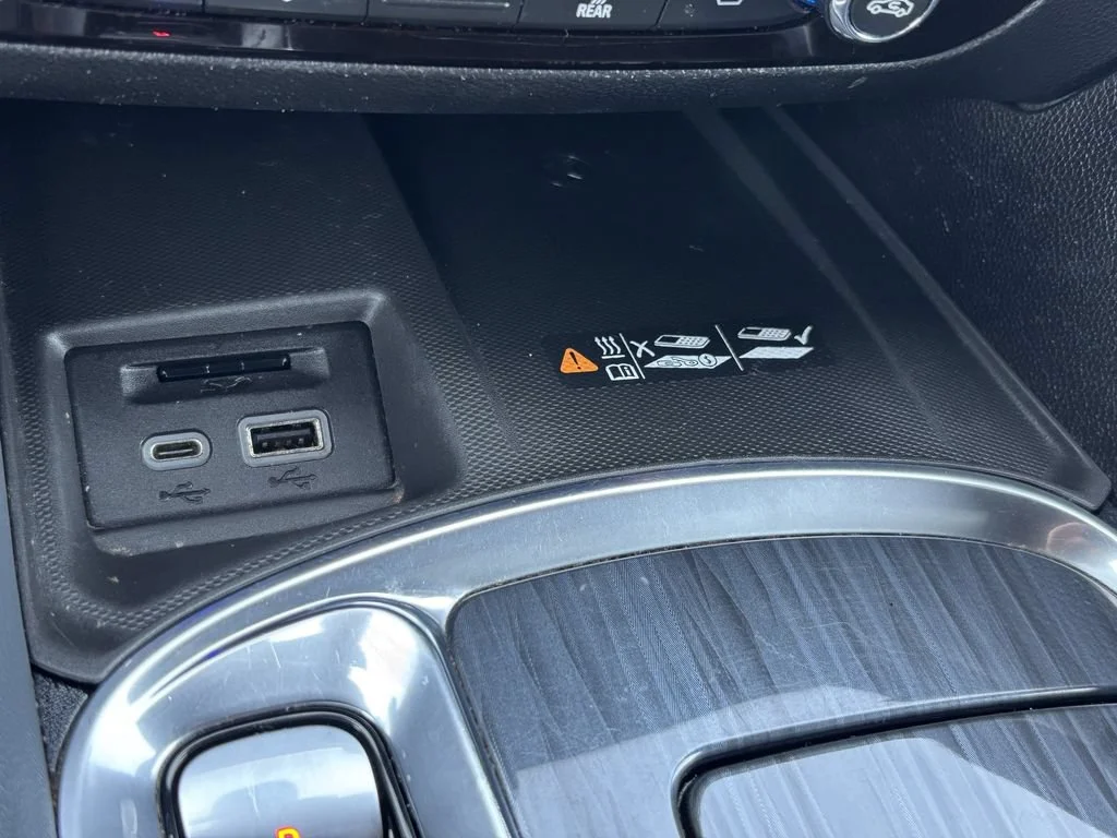 Used 2022 Includes Pitch Dark Night lower exterior accent color.) Buick Premium image 30