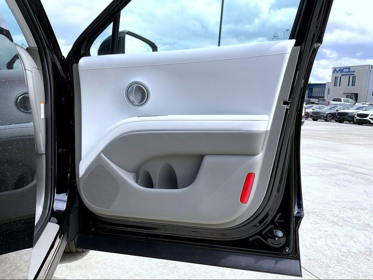 New 2026 Black Hyundai SEL Premium image 17