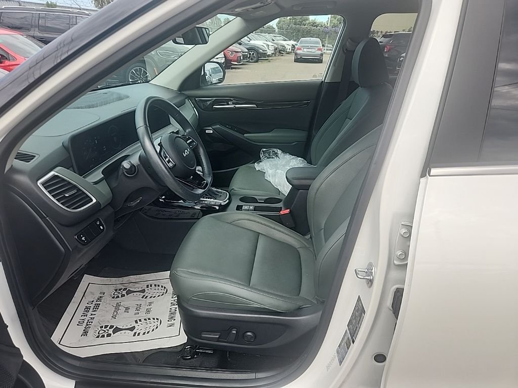 Used 2024 White Kia SX image 20