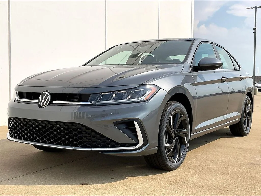 New 2027 Silver Volkswagen 1.5T SE image 4