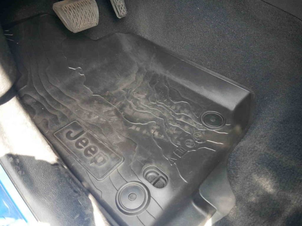 Used 2022 Blue Jeep Mojave image 28