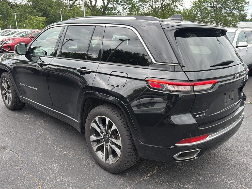 Used 2022 Diamond Black Crystal Pearlcoat Jeep Overland image 4