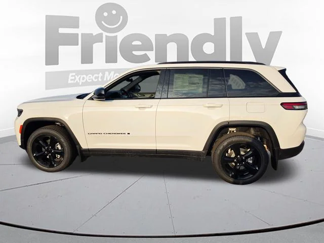 New 2026 Bright White Clear-Coat Exterior Paint Jeep Limited image 8