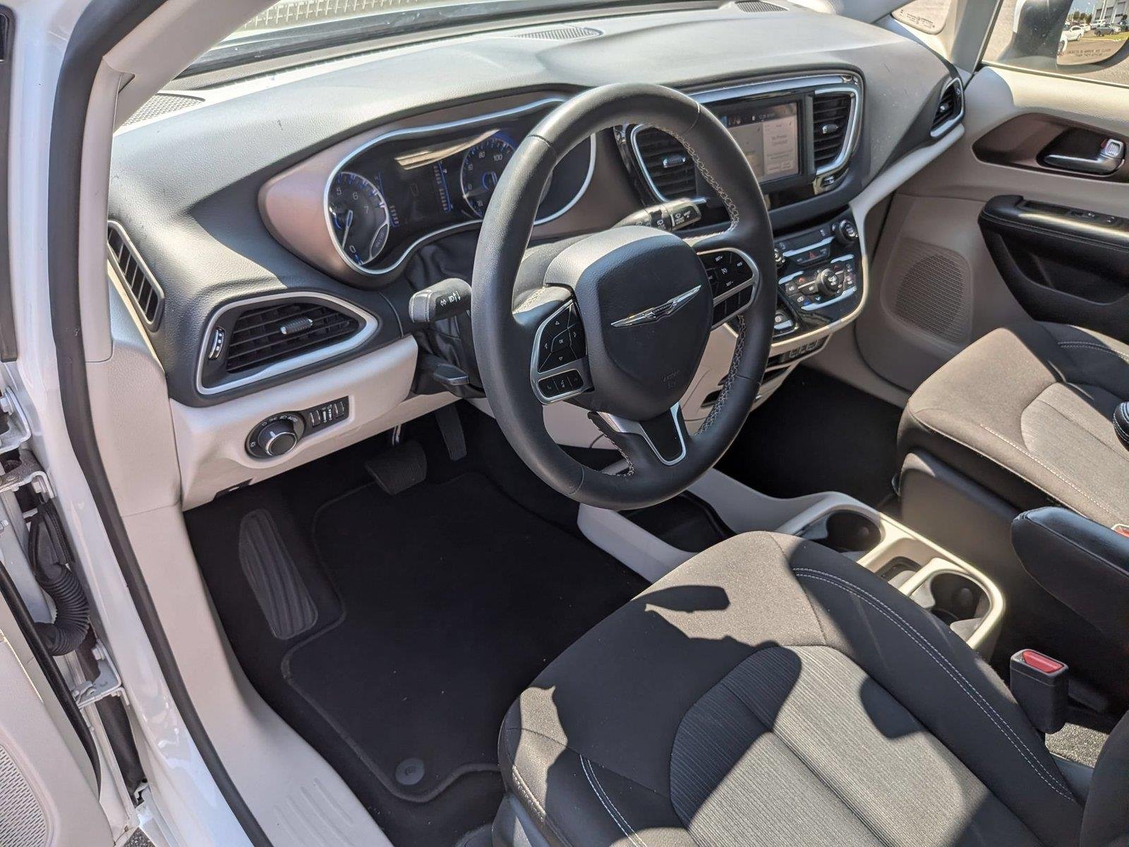 Used 2023 Bright White Clearcoat Chrysler LX image 19