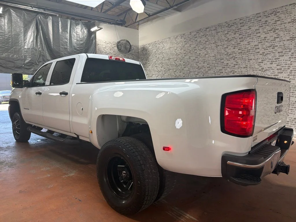 Used 2018 Summit White GMC Base image 5