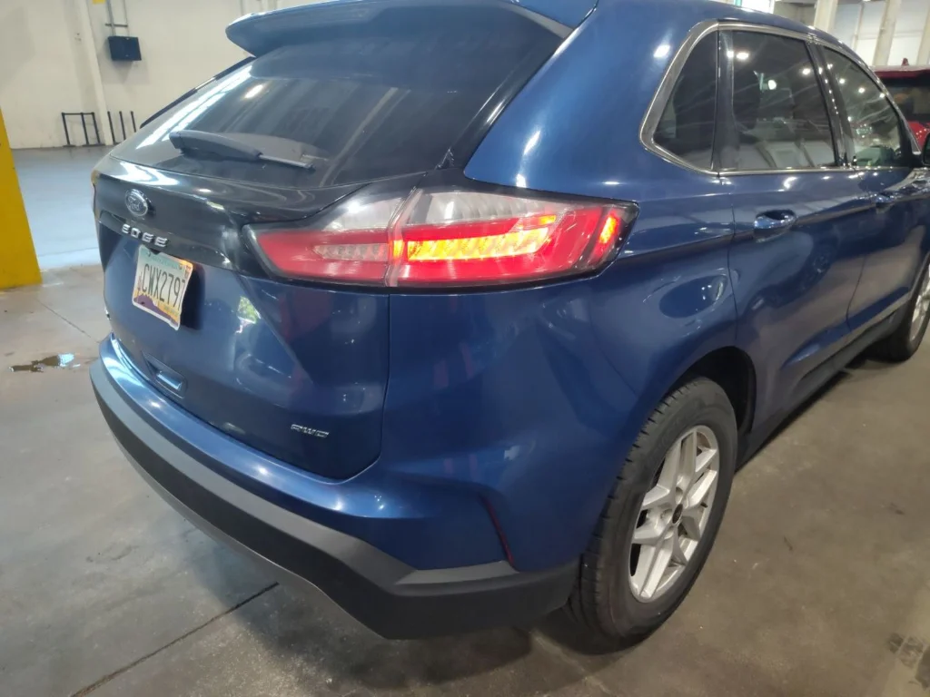 Used 2024 Atlas Blue Metallic Ford SEL image 3
