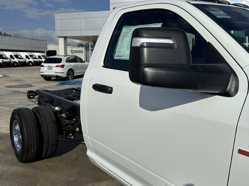 2026 RAM 3500 Chassis Tradesman - Photo 17