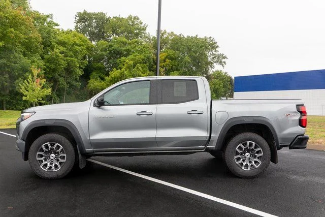 Used 2023 Gray Chevrolet Z71 image 9