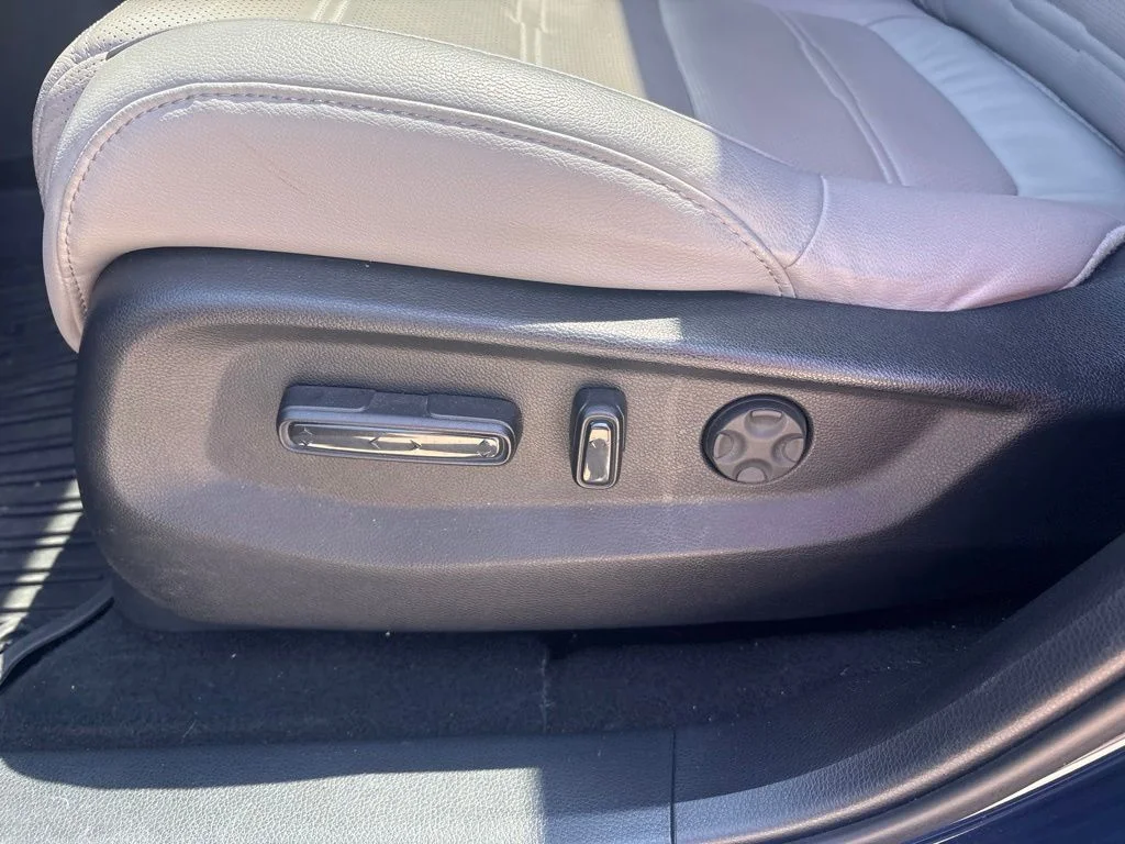 Used 2017 Blue Honda Touring FWD image 13