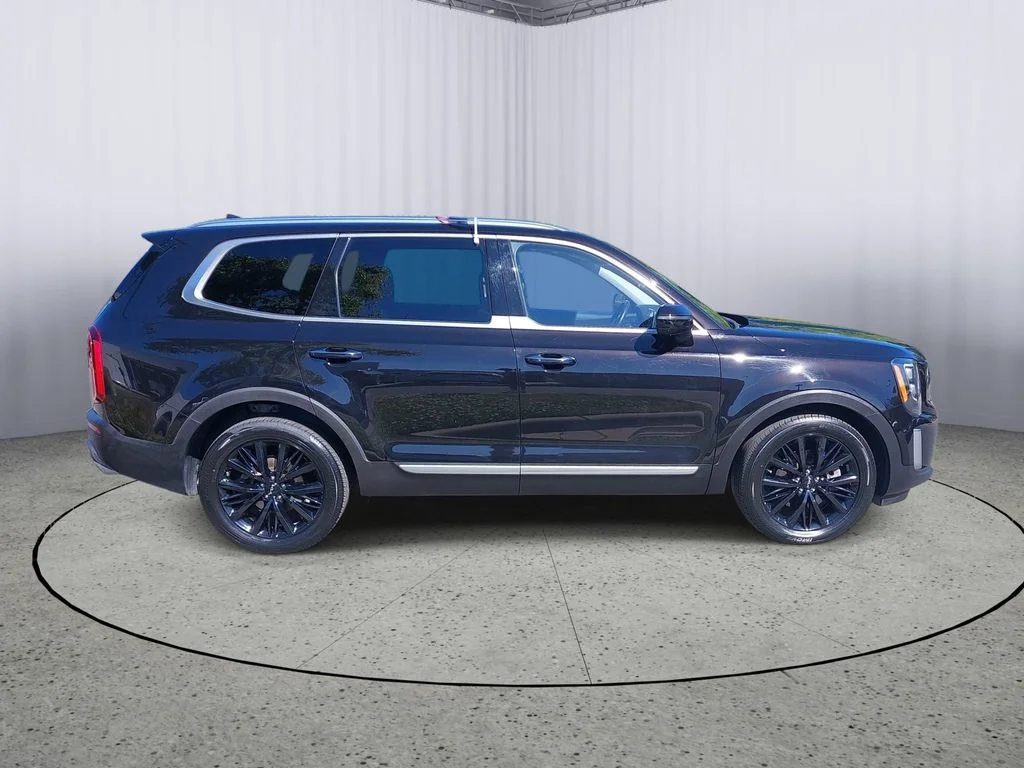 Used 2022 Black Kia SX image 2