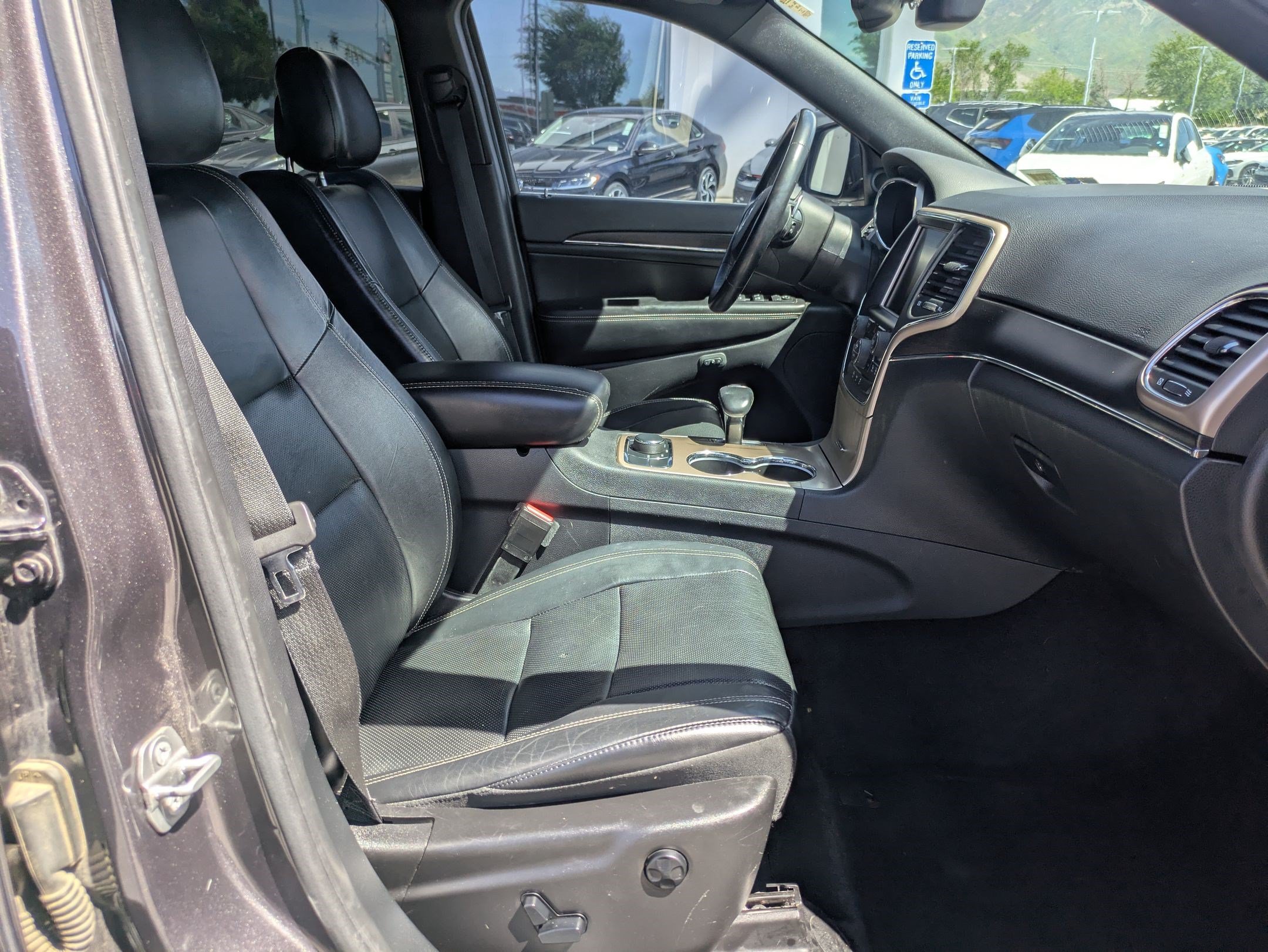 Used 2015 Granite Crystal Metallic Clearcoat Jeep Limited image 29