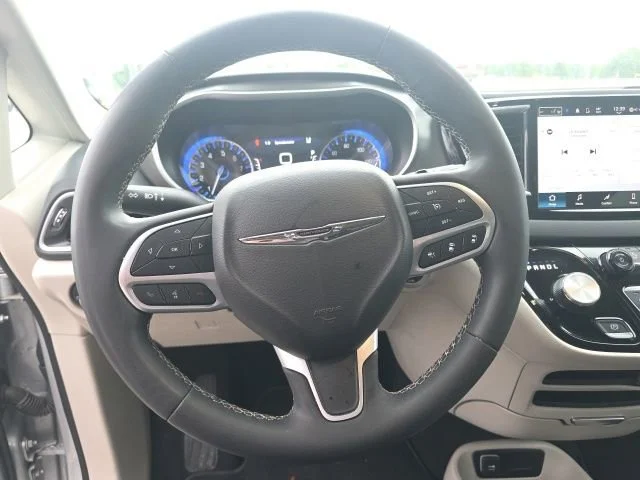 Used 2024 Silver Chrysler Touring L image 13