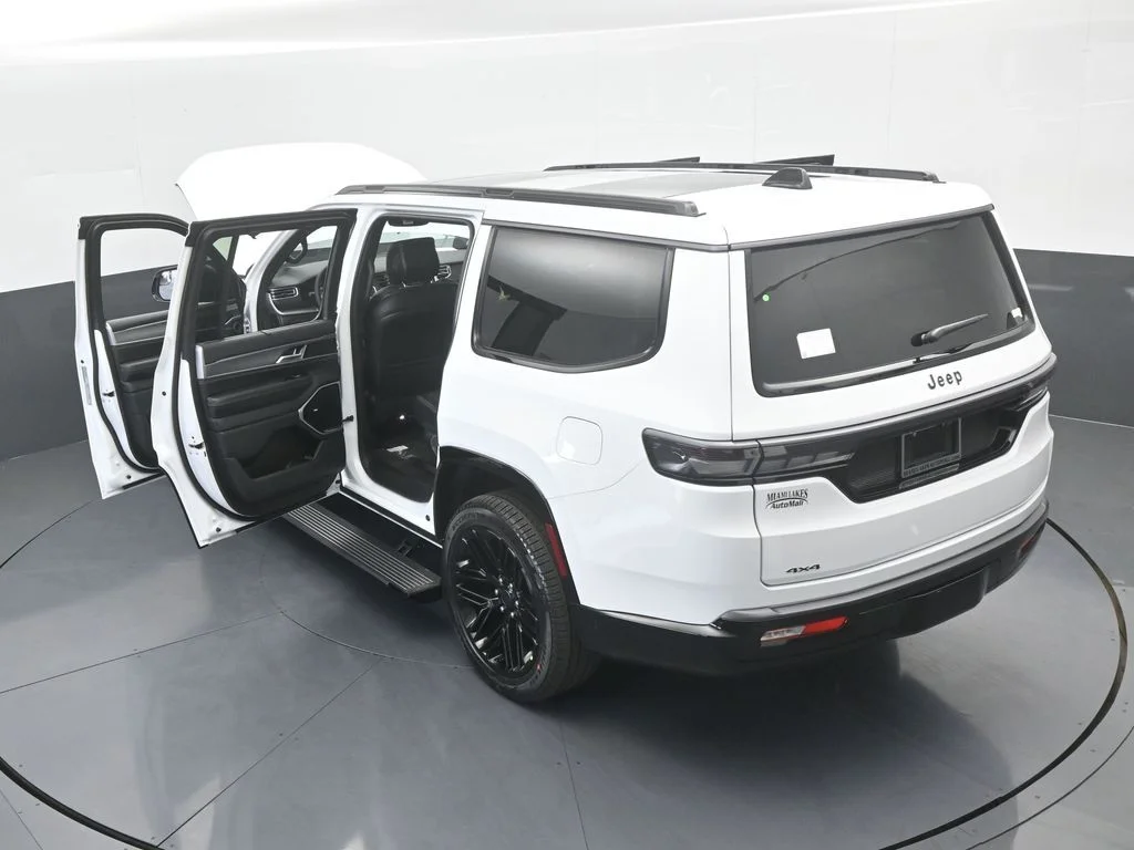 New 2026 Bright White Clear-Coat Exterior Paint Jeep Limited Reserve image 70