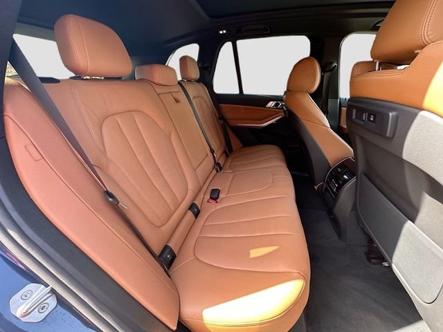 Used 2022 Blue BMW xDrive40i image 28