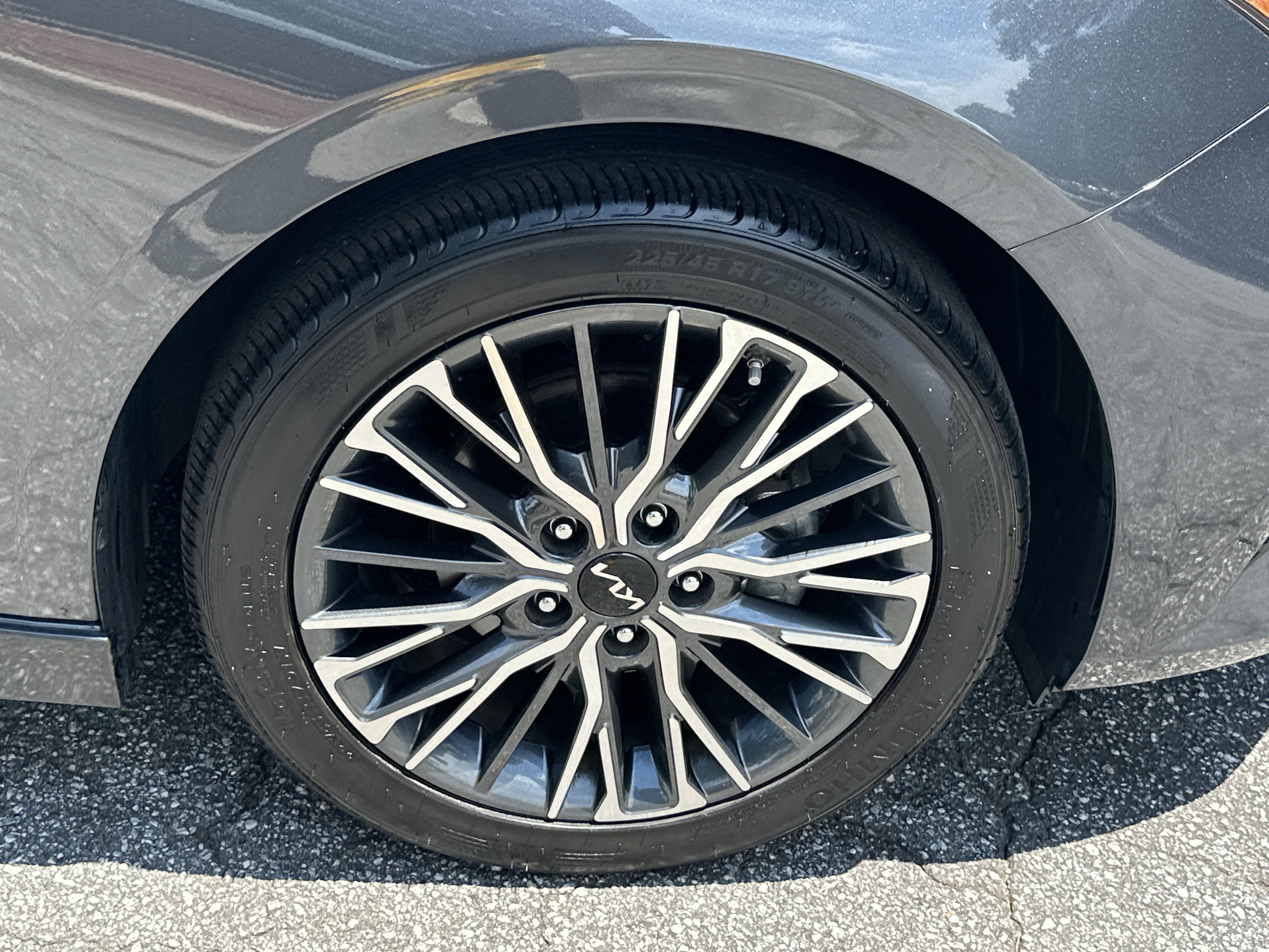 Certified Used 2024 Gravity Gray Kia GT-Line image 15