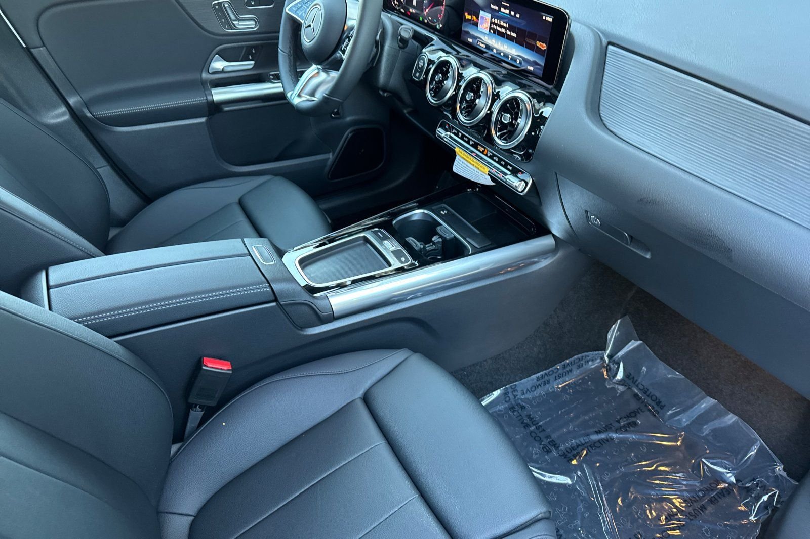 New 2026 Polar White Mercedes-Benz GLA 250 image 9