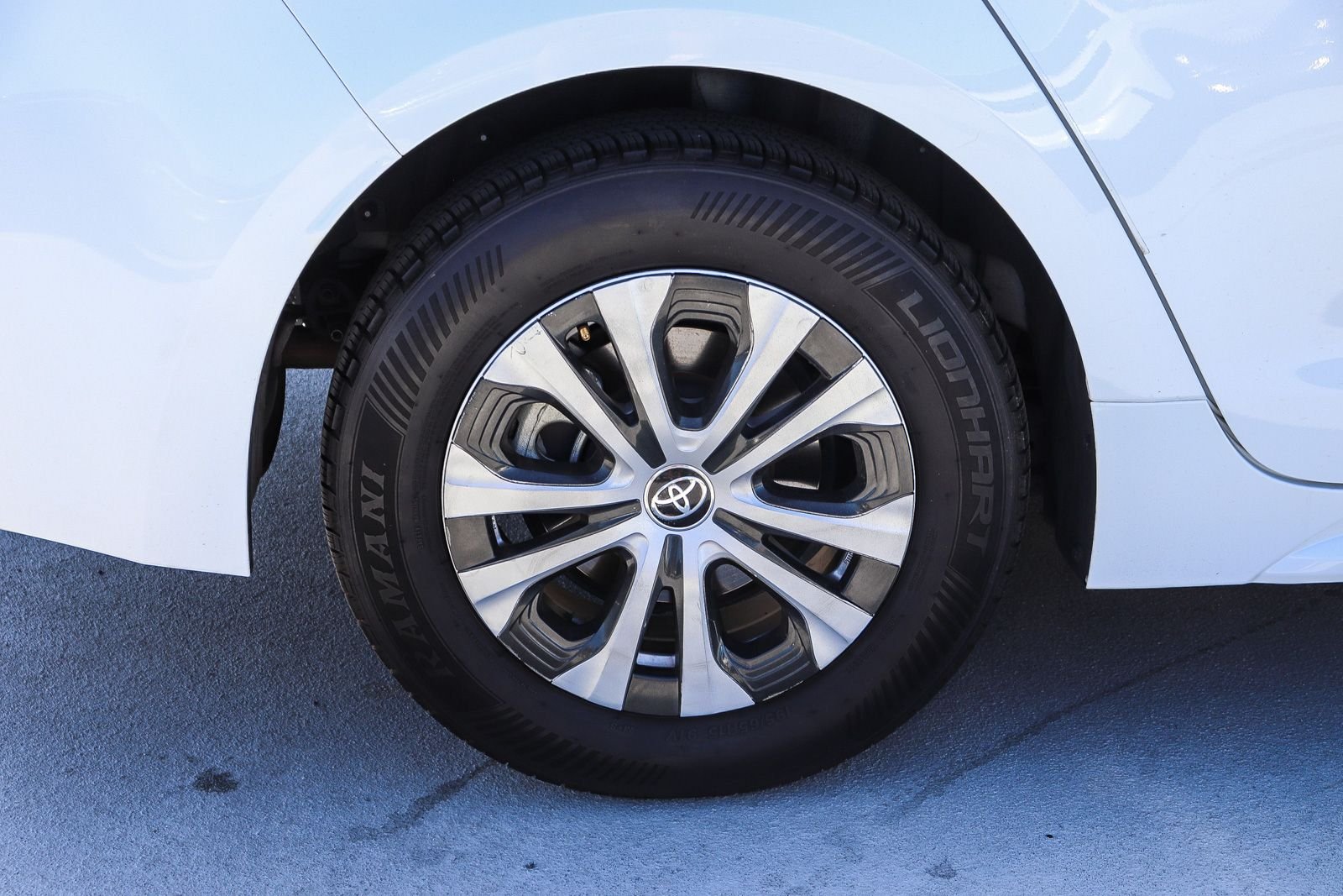 Used 2021 White Toyota LE image 9