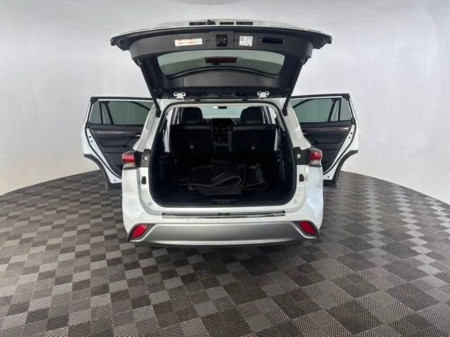 Used 2024 Beige Toyota Platinum image 15