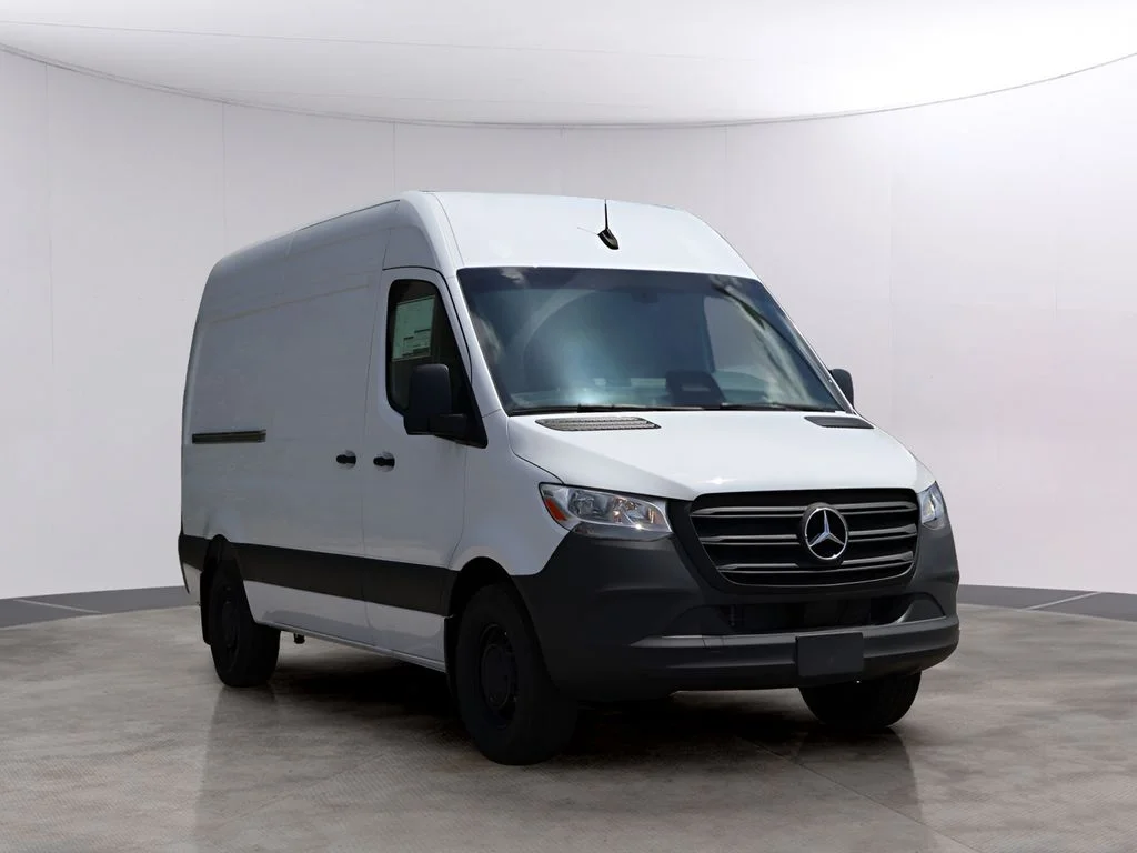 New 2025 Arctic+White Mercedes-Benz Cargo 144 WB image 3