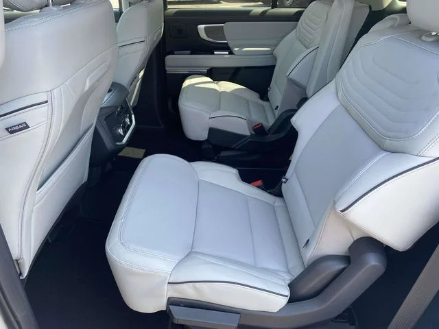 New 2026 Star White Metallic Tri-Coat Ford Platinum image 12