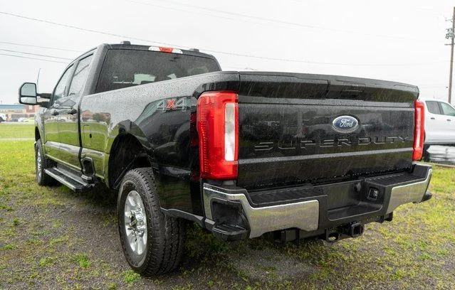 Used 2023 Black Ford XLT image 8