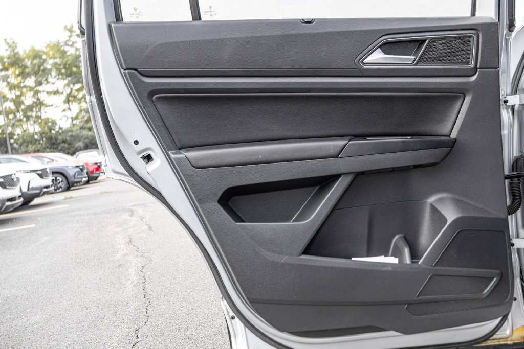 Used 2019 Silver Volkswagen 3.6L V6 SE image 27