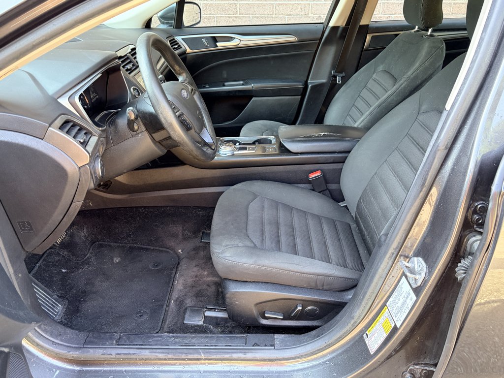 Used 2018 Magnetic Metallic Ford SE image 10