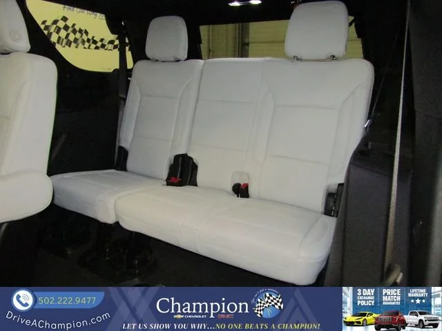 Used 2025 Iridescent Pearl Tricoat Chevrolet Premier image 23