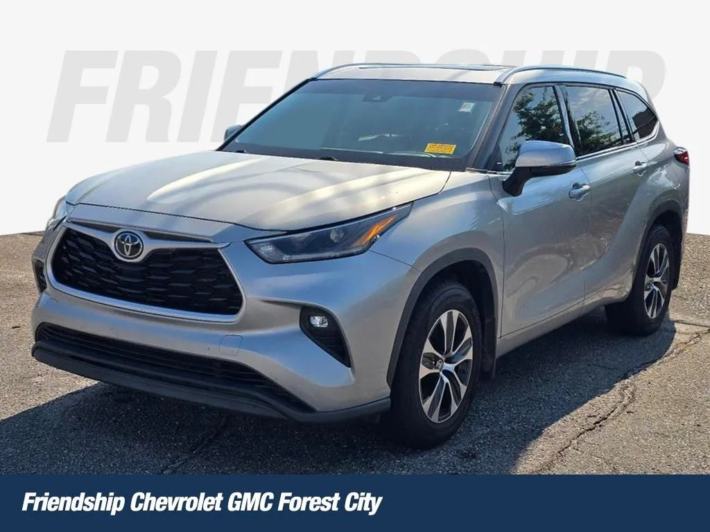 Used 2021 Silver Toyota XLE image 1