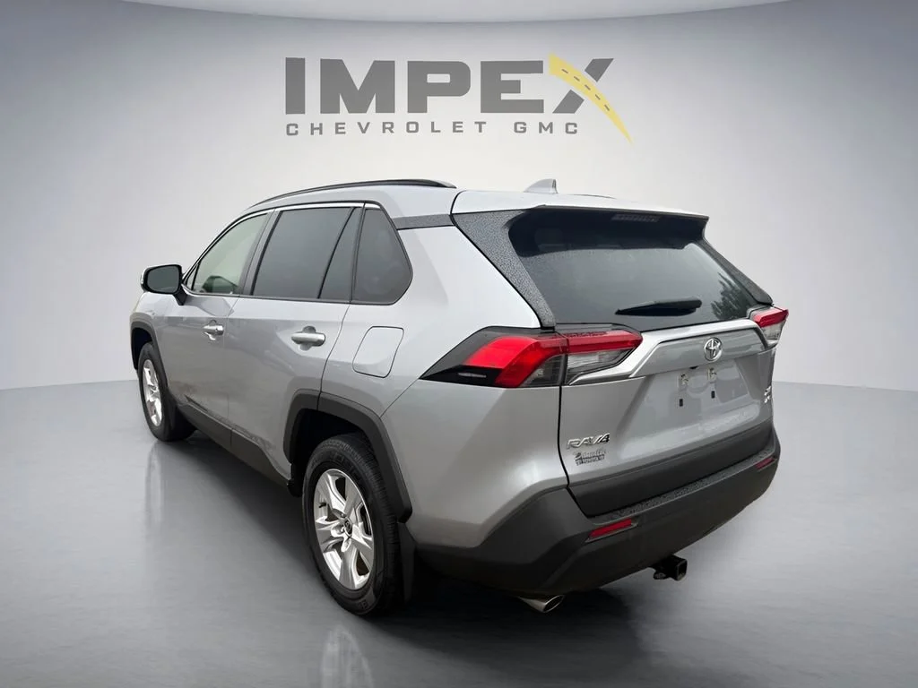 Used 2020  Toyota XLE image 3