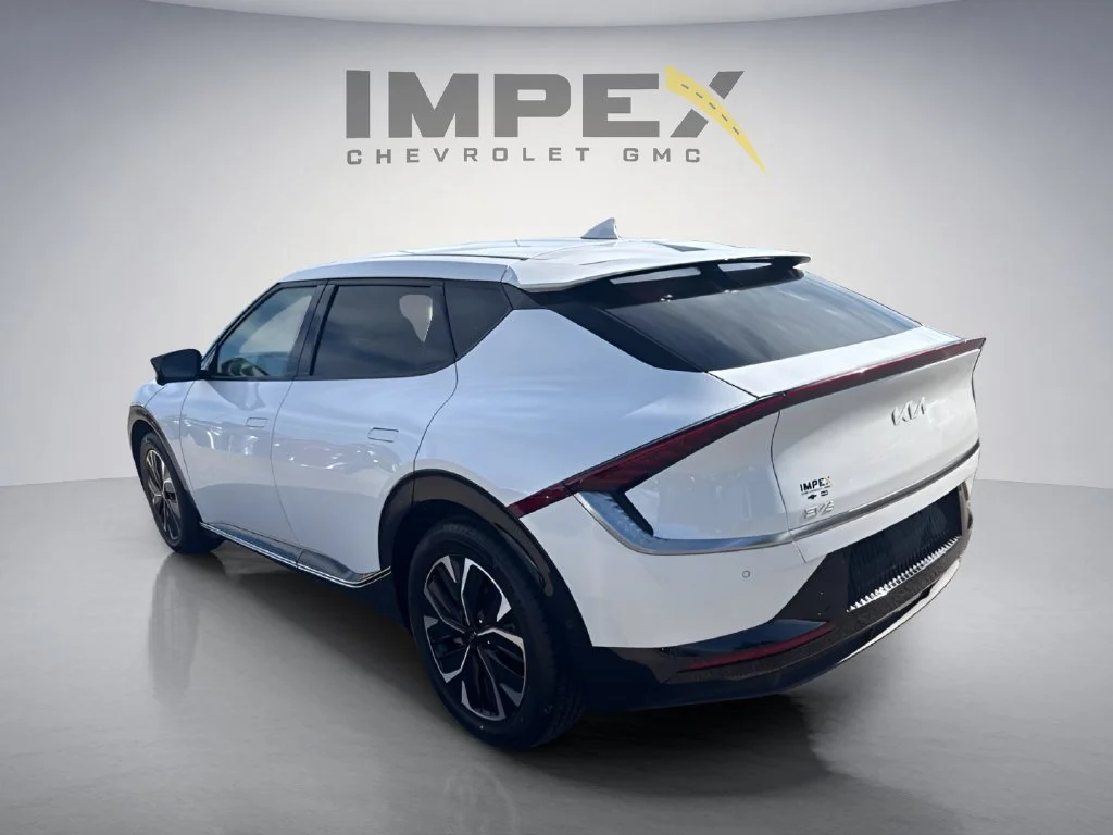 Used 2023 White Kia Wind image 3