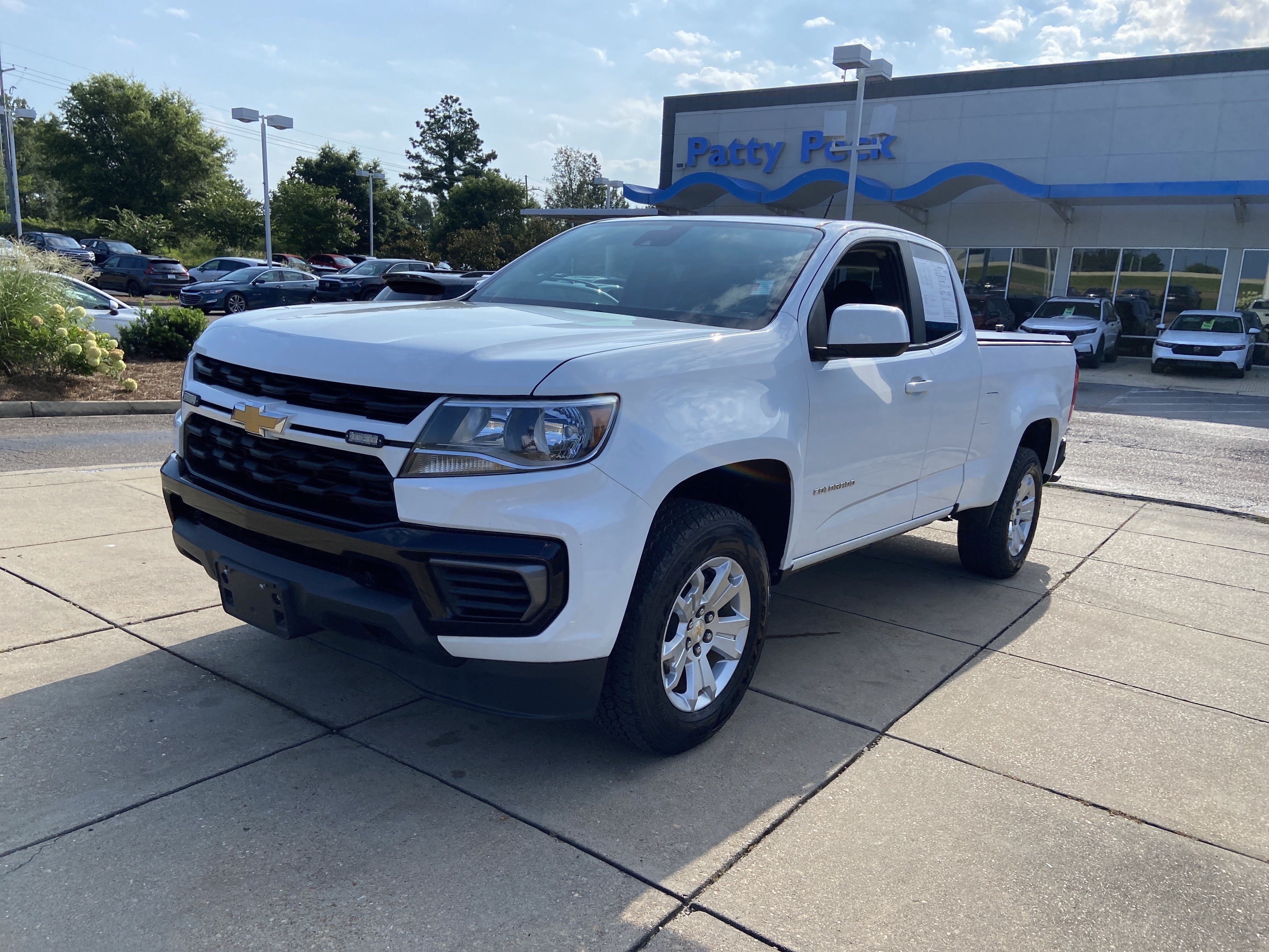 Used 2022 Summit White Chevrolet 2WD LT image 4