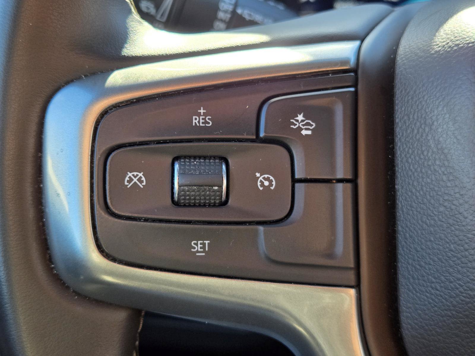Used 2023 BLACK Chevrolet Z71 image 26