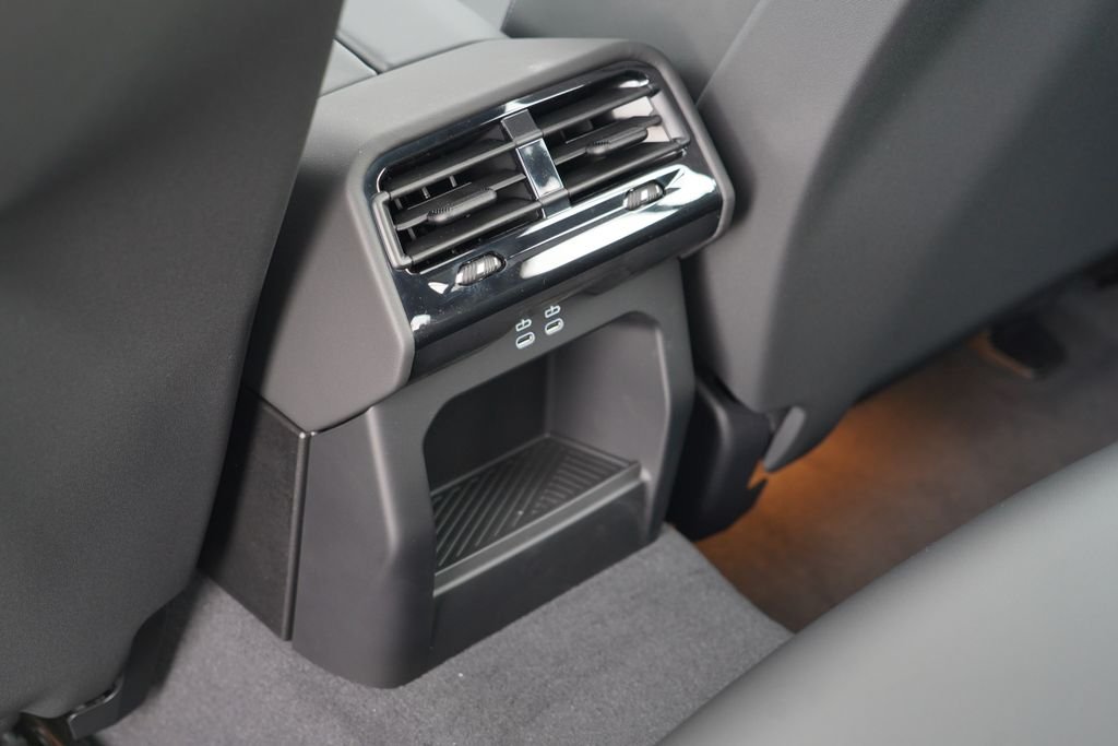 New 2027 Black Sapphire Metallic BMW 530i image 34