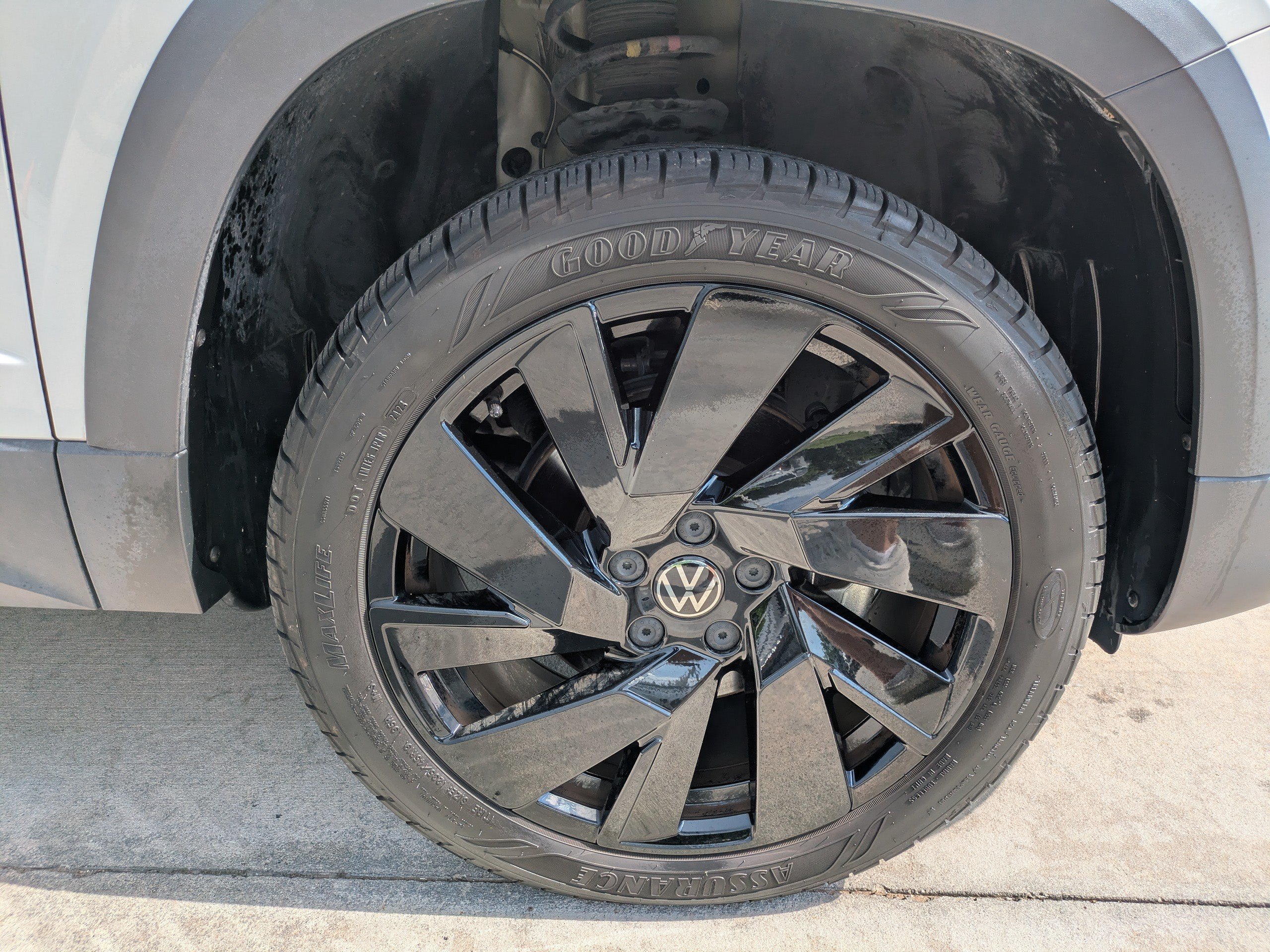Used 2024  Volkswagen SE image 9