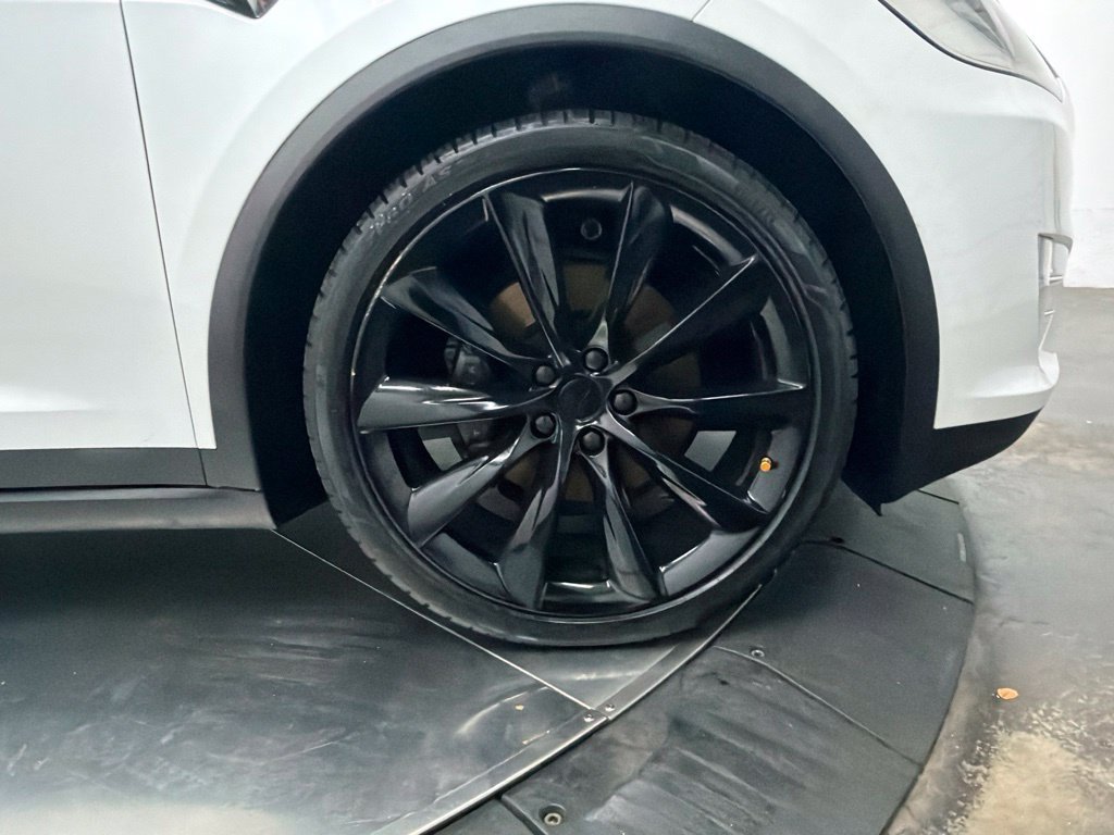 Used 2020 White Tesla Long Range image 9