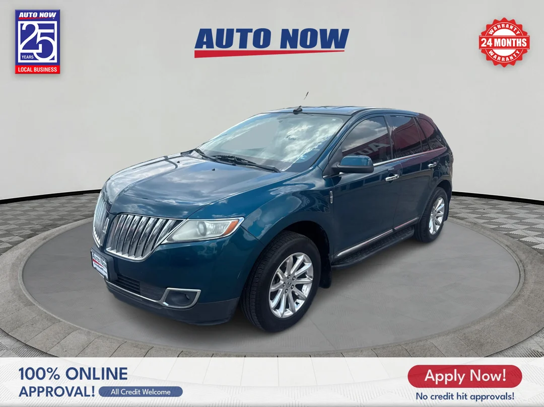 Used 2011 Dark Green Lincoln base image 1